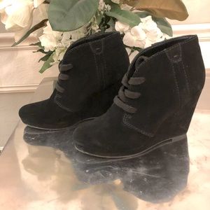 NWT Brand New Dolce Vita Black Suede Wedge Ankle Boots sz 8.5